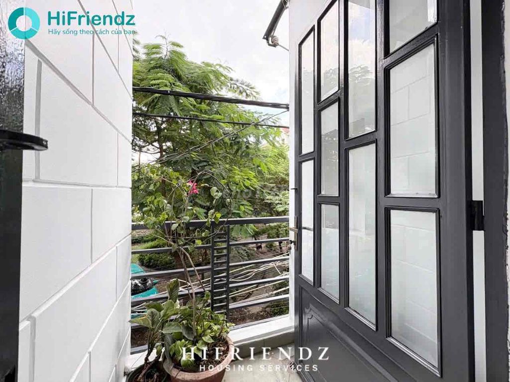 Tell Zhang Bancol the full interior right next to the super-vill