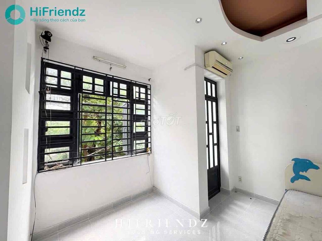 Tell Zhang Bancol the full interior right next to the super-vill