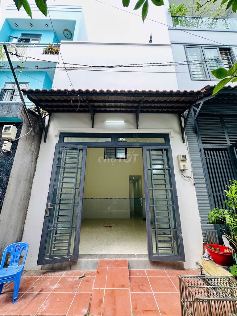 Rent an entire Phan Văn Hớn place, area: 4 x19, 1 floor