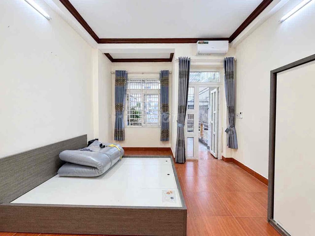 hyper-wide balcony room - full interior