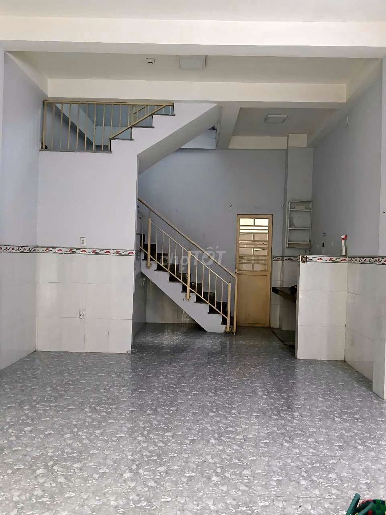 Rent đg.lạc long quân.P.9Tân Bình.
