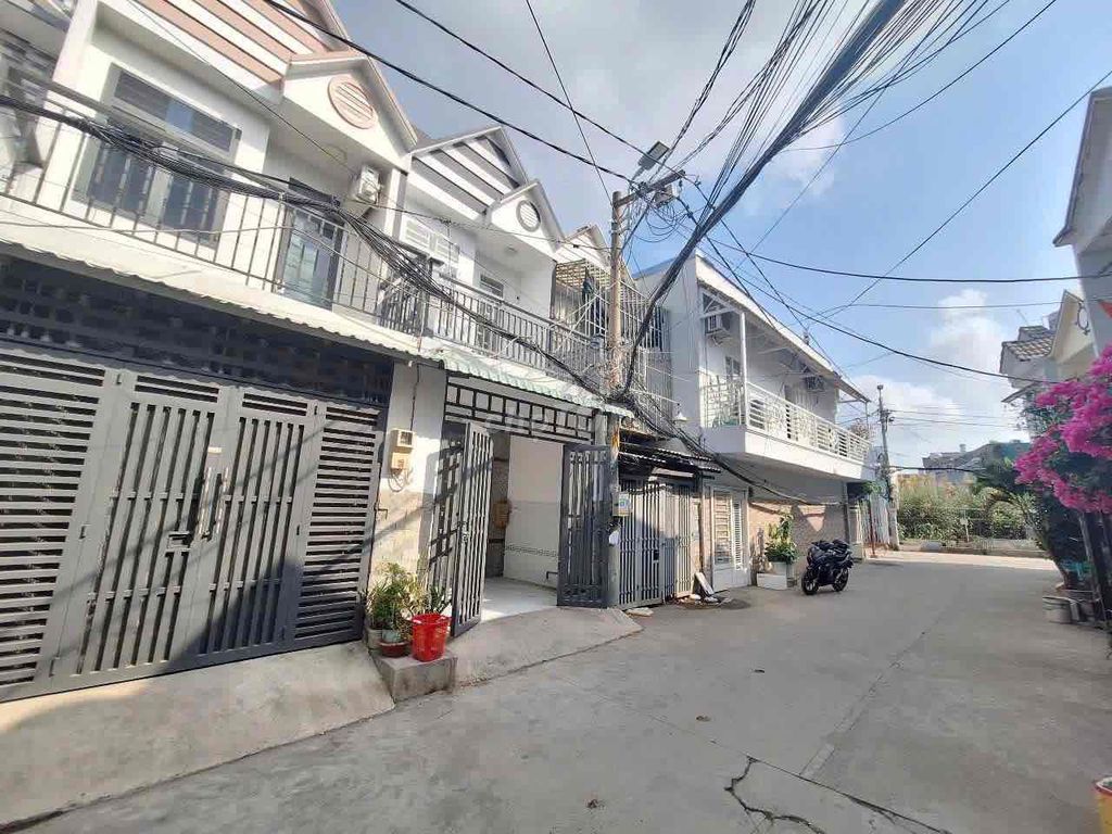 New house 2 L + st 4 rooms 8 million 3.2 x 13 car alleys near Nhà Bè Hospital