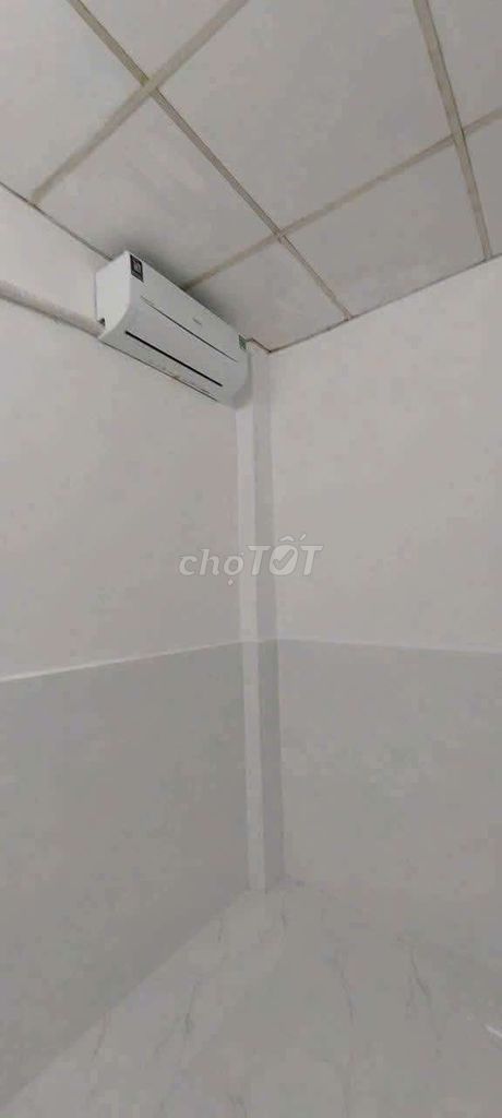 Clean homes with air conditioning and fans in them.
