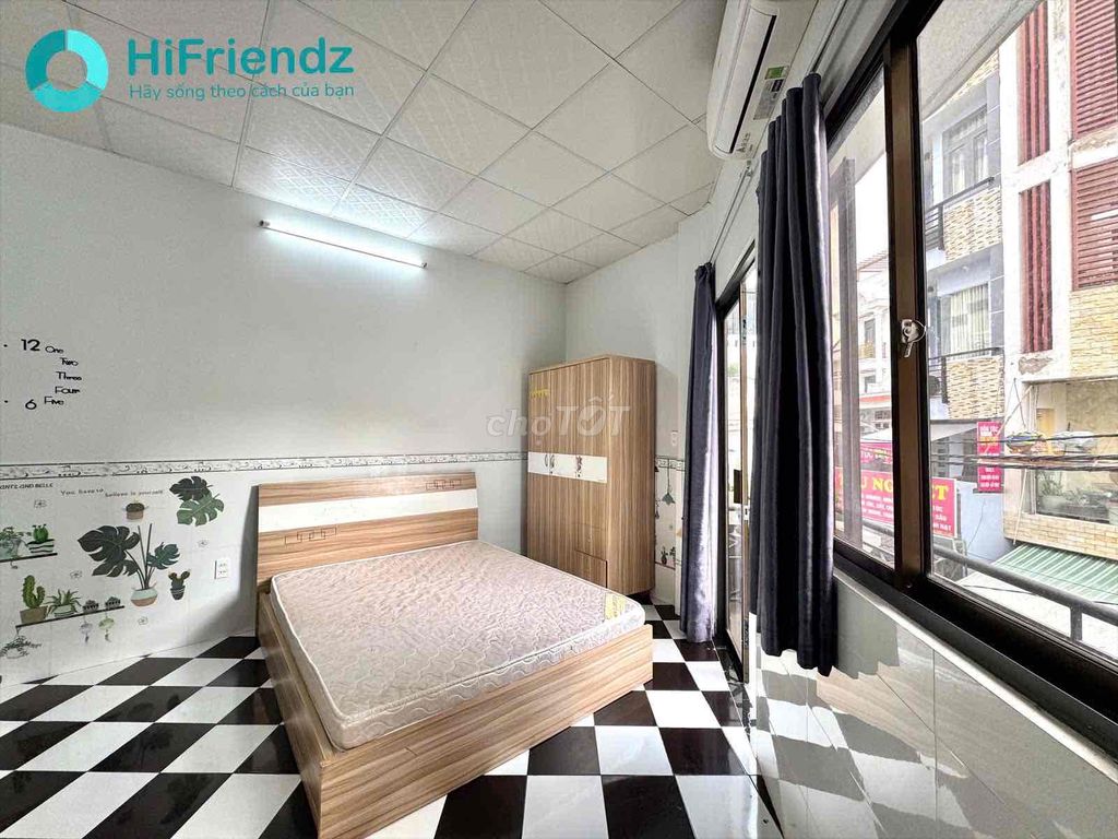 Studio Full House Service 25 m2 right at Âu Dương Lân District 8 near Parc Mal