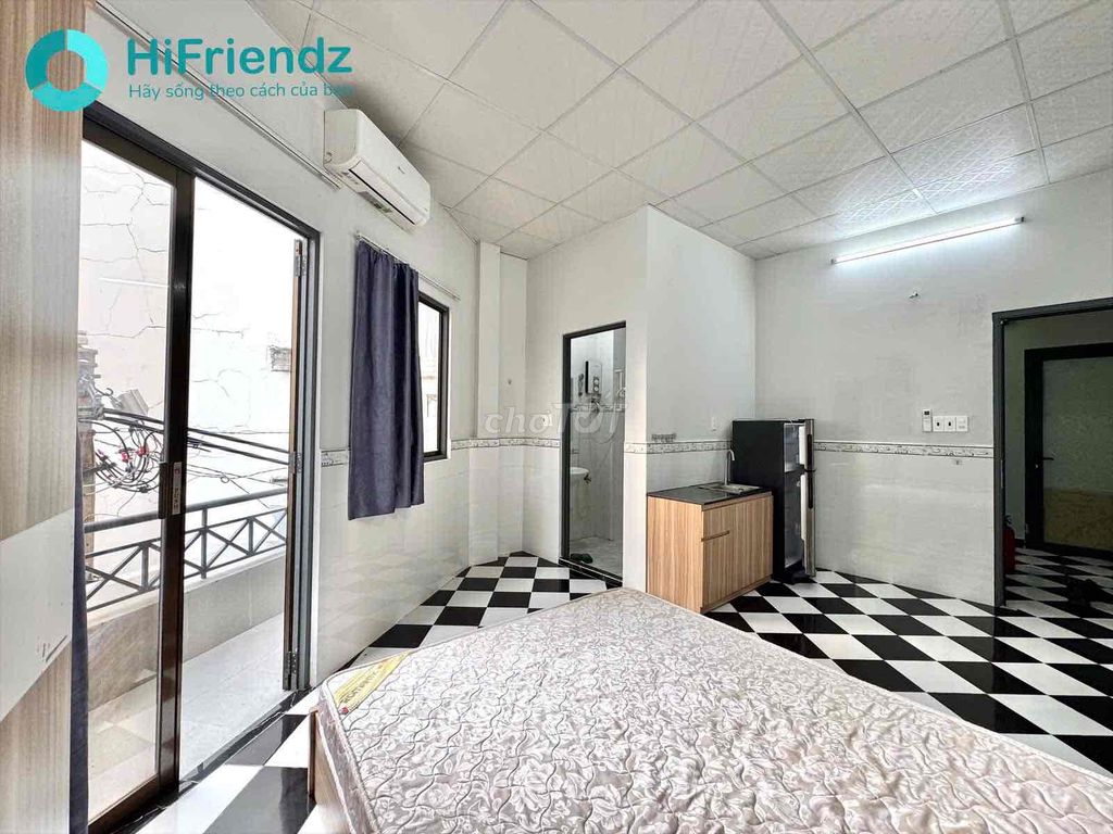 Studio Full House Service 25 m2 right at Âu Dương Lân District 8 near Parc Mal