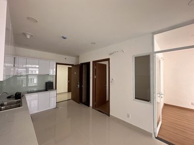 Rent a two-room apartment. An empty toilet. Eight million.