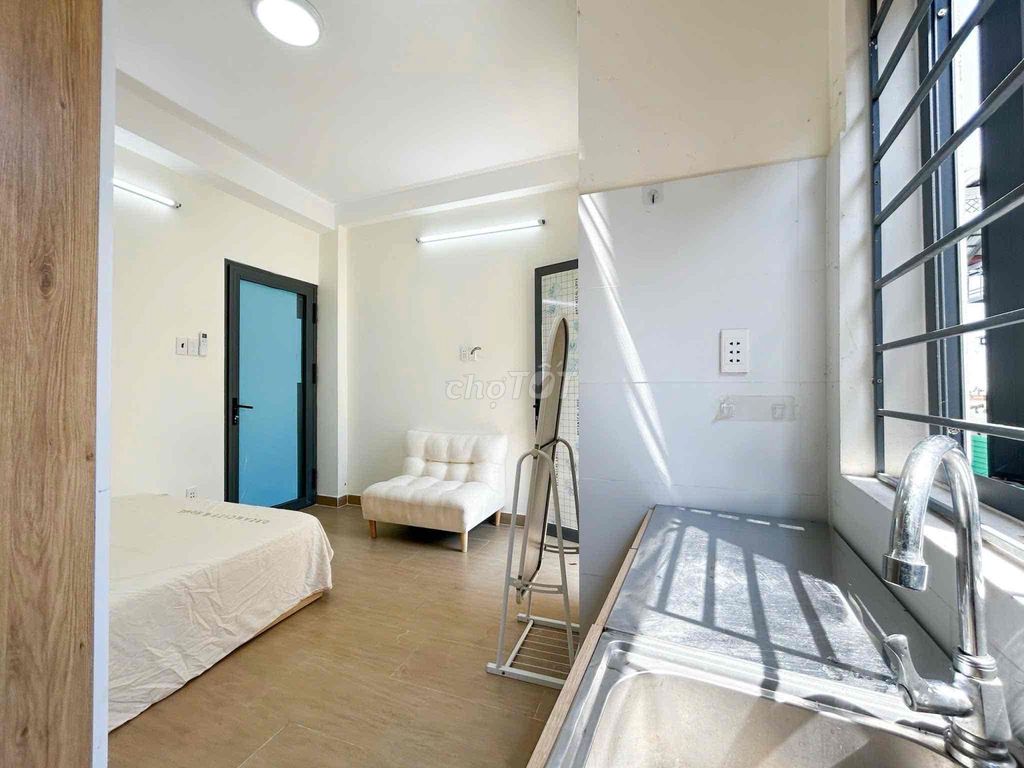 The studio is located at Phú Nhuận.