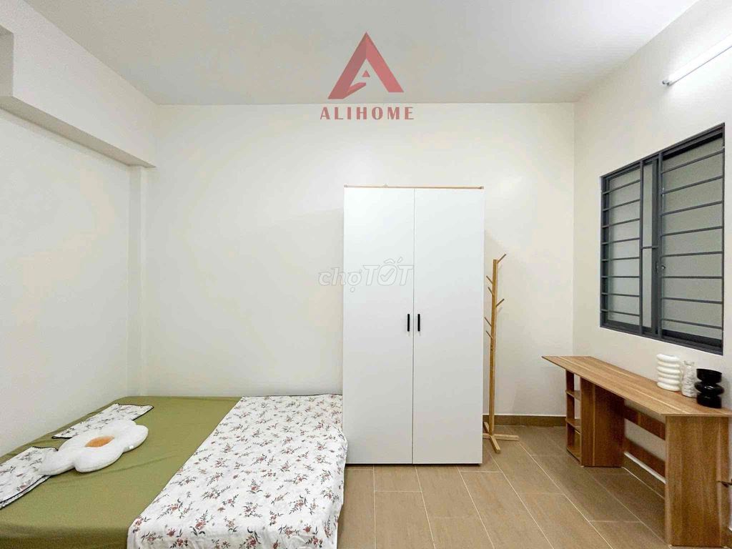 The studio is located at Phú Nhuận.