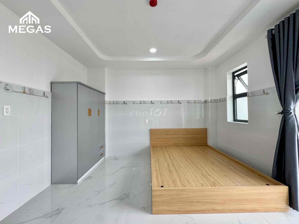 The balcony studio is right at the end of Nguyễn Thái Sơn.