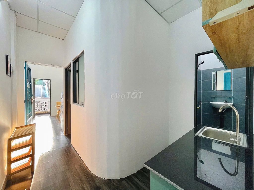 Two bedrooms, right at the market, free four cars, bandol, full interior.