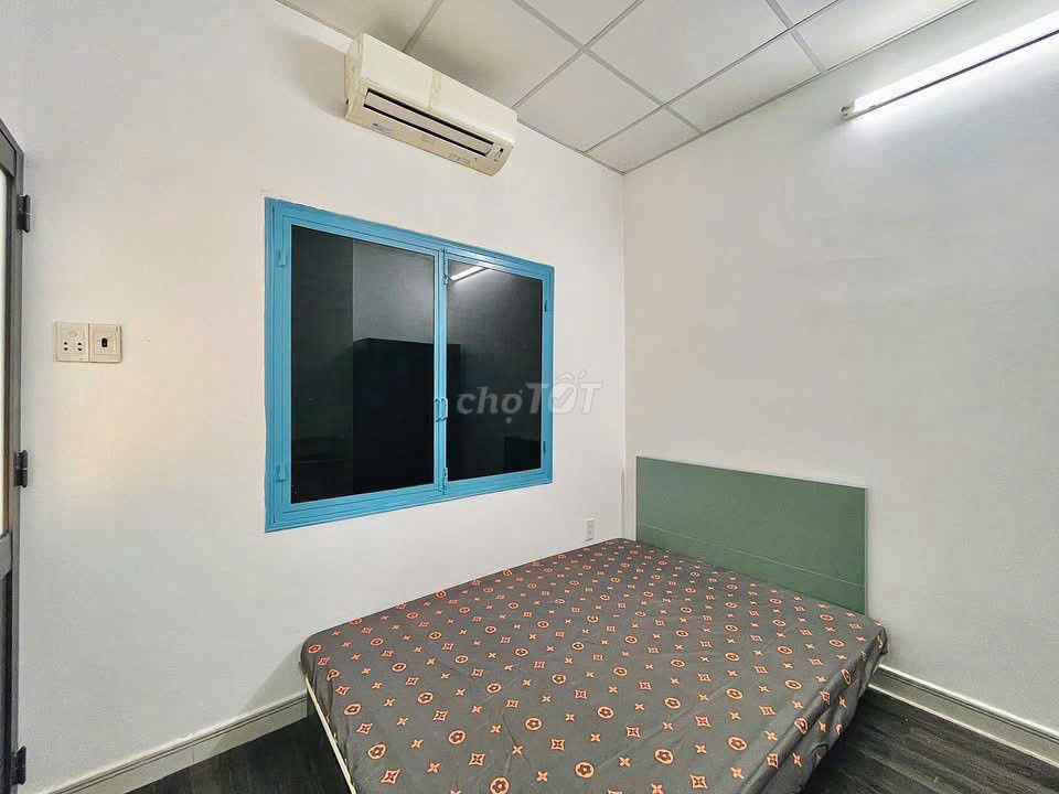Two bedrooms, right at the market, free four cars, bandol, full interior.