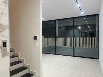 Rent a street house at The Global City for 55 million.