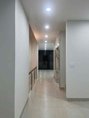Rent a street house at The Global City for 55 million.