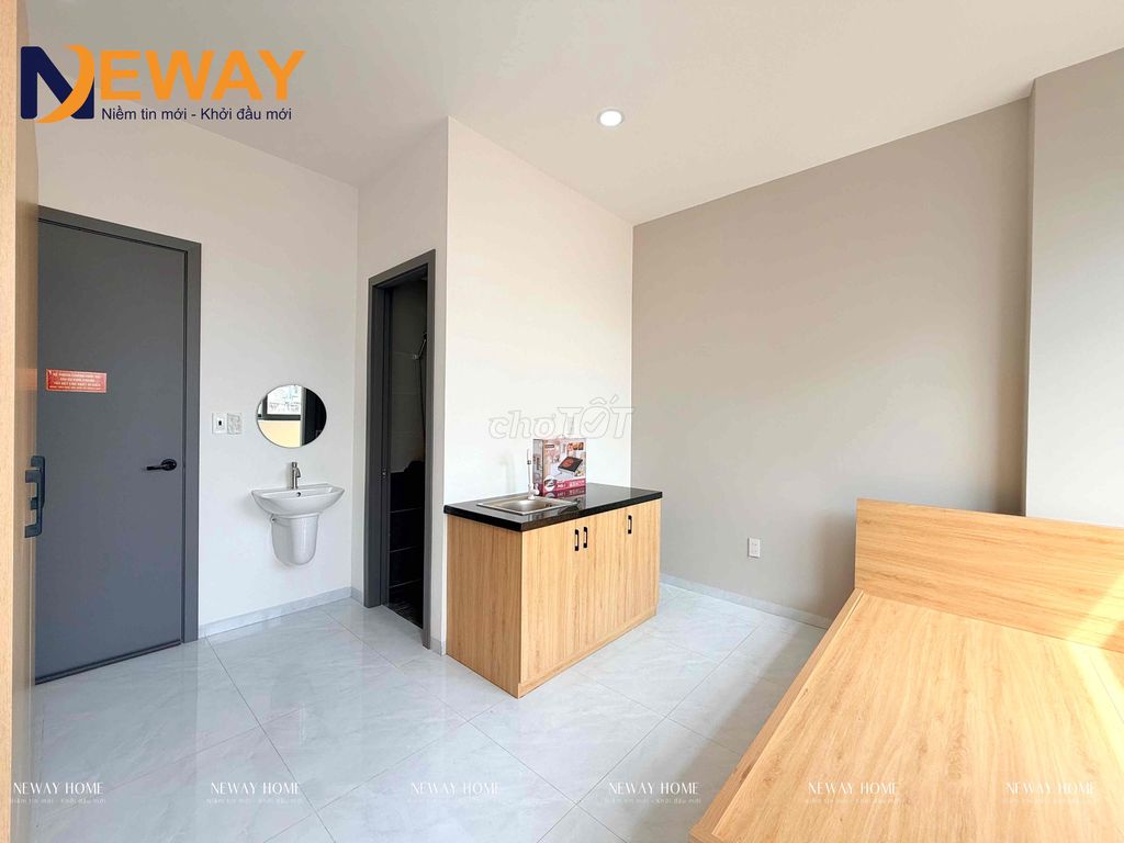 The newly built boarding room fell by the clouds with the ready interior elevator.