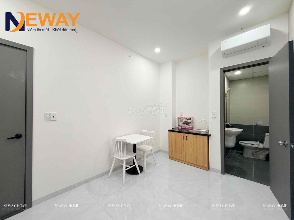 The newly built boarding room fell by the clouds with the ready interior elevator.