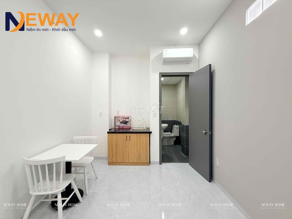 The newly built boarding room fell by the clouds with the ready interior elevator.