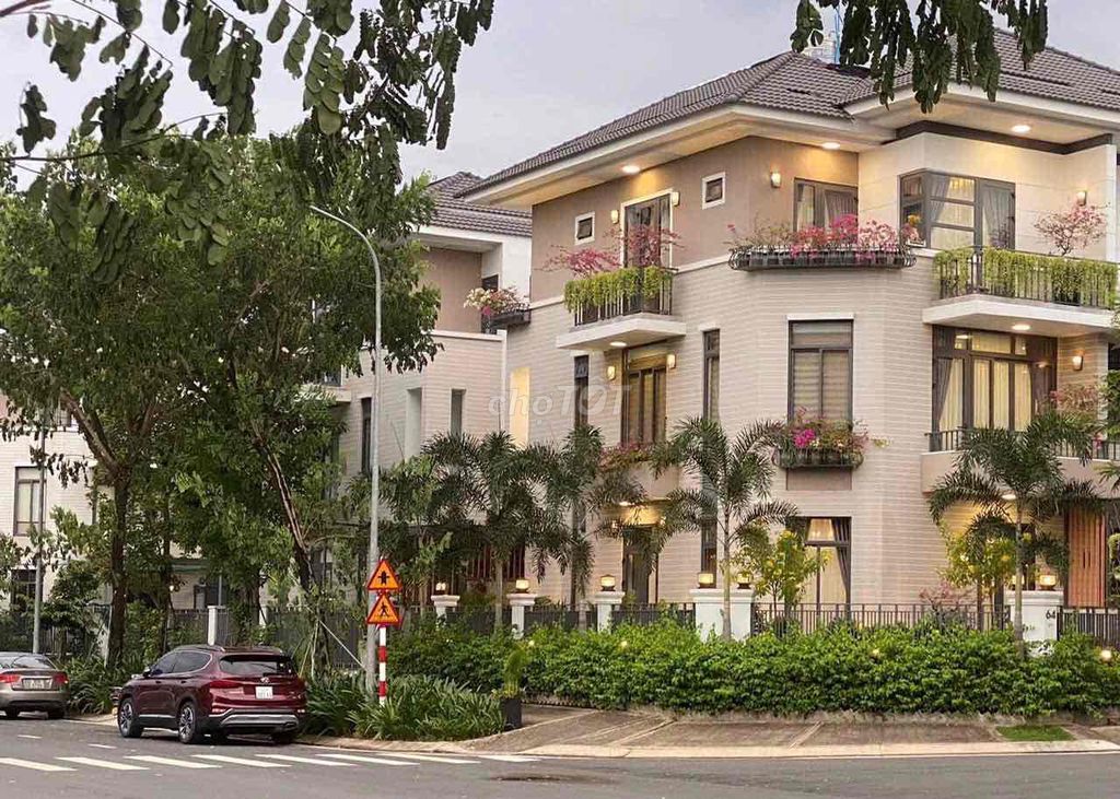 renting an Asian corner house