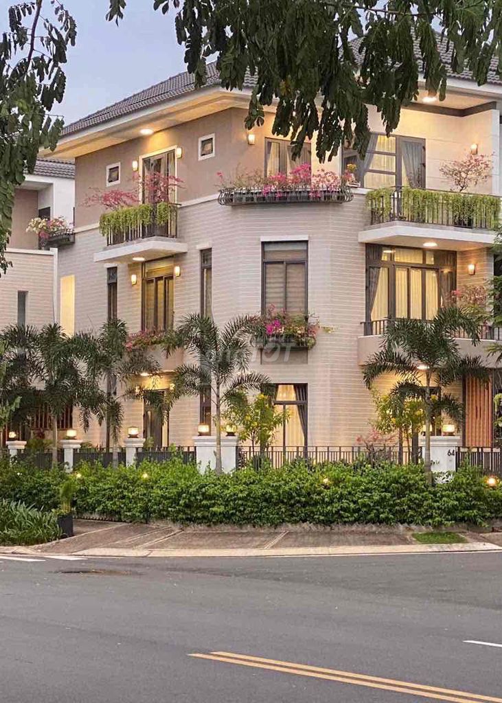 renting an Asian corner house
