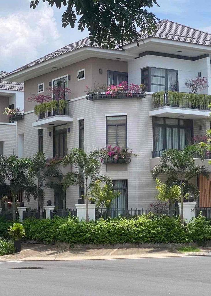 renting an Asian corner house