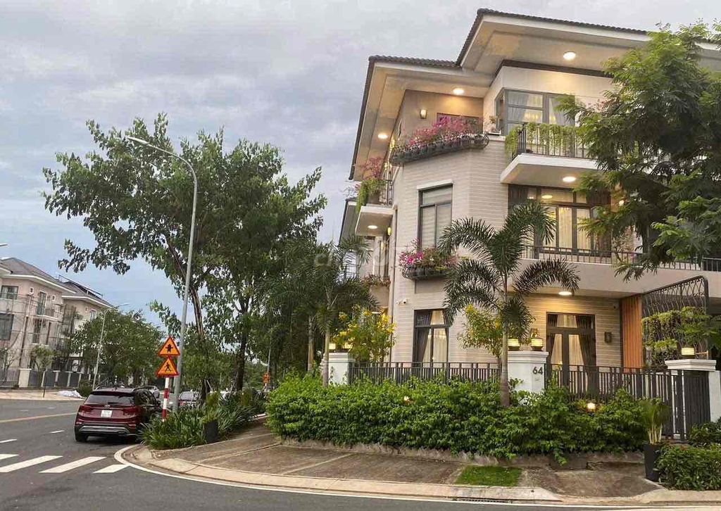 renting an Asian corner house