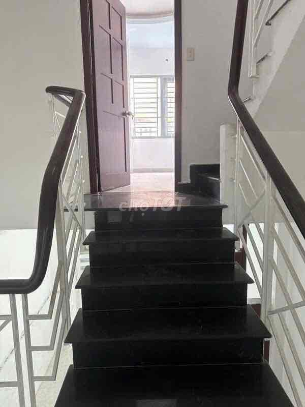 Rent the entire apartment 11 million Thoại Ngọc Hầu Tân Phú district.