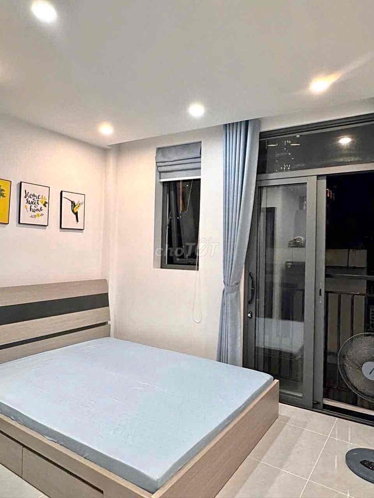 It's the owner who rents the balcony studio full interior furniture district 1