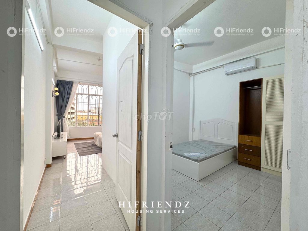 Rent a bedroom on two. The balcony. Cleans the elevator itself.