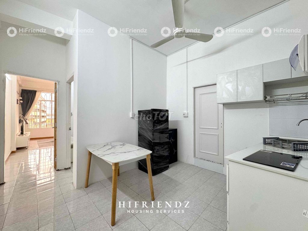 Rent a bedroom on two. The balcony. Cleans the elevator itself.
