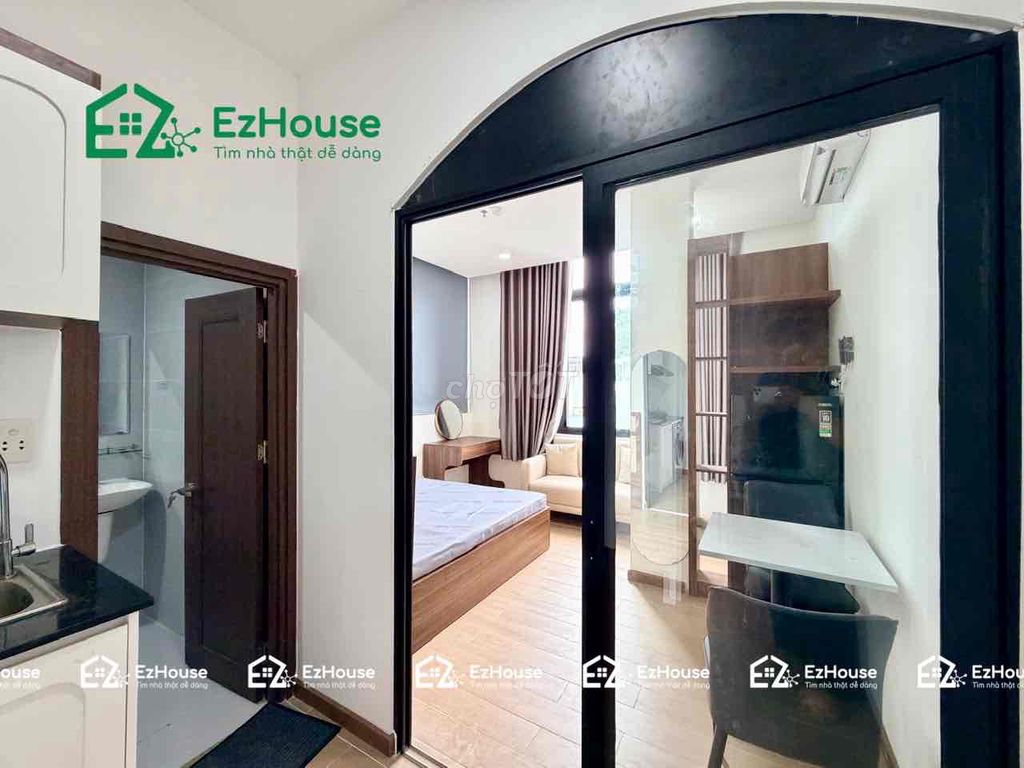 The apartment is full of furniture right here in the Phan Văn Trị-Stak Mountain