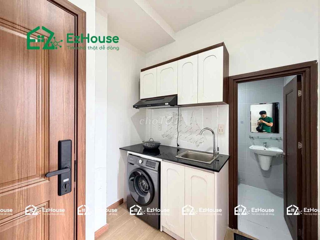 The apartment is full of furniture right here in the Phan Văn Trị-Stak Mountain