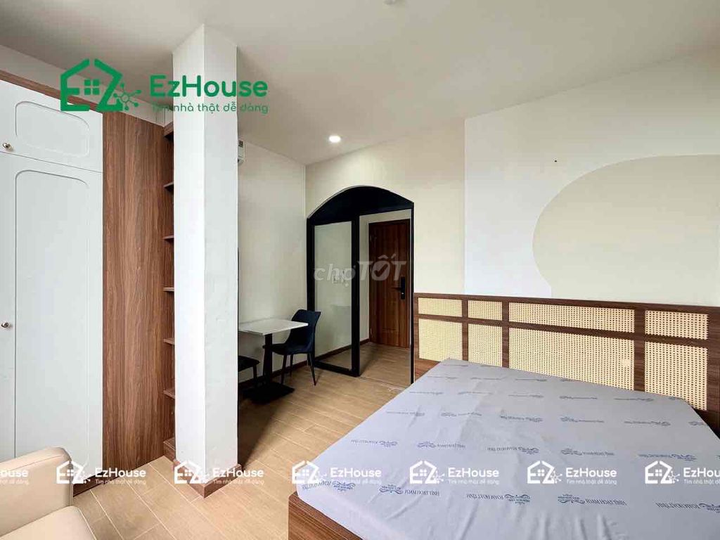 The apartment is full of furniture right here in the Phan Văn Trị-Stak Mountain