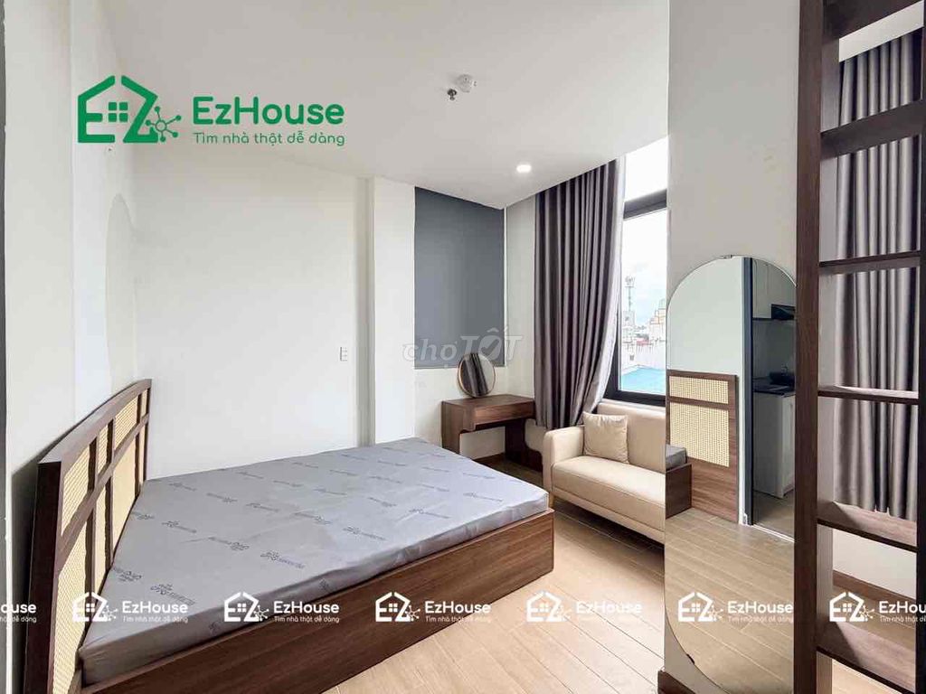 The apartment is full of furniture right here in the Phan Văn Trị-Stak Mountain
