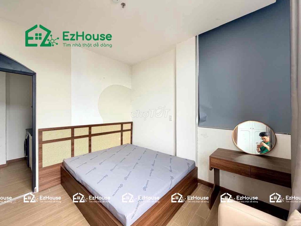 The apartment is full of furniture right here in the Phan Văn Trị-Stak Mountain