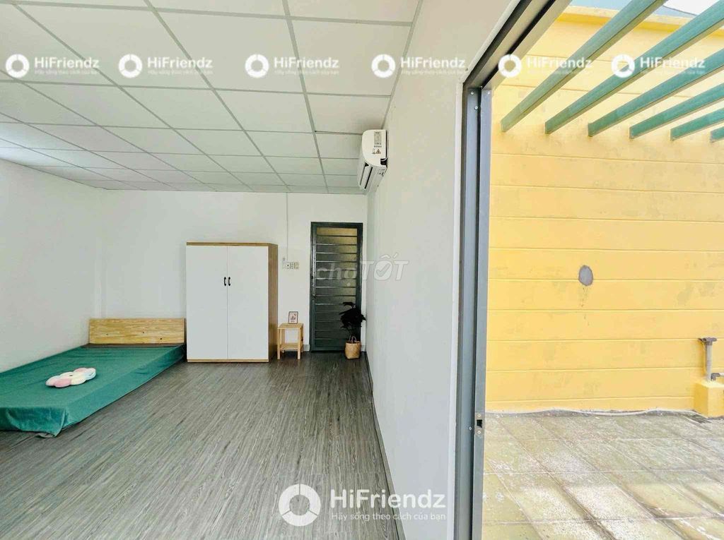 The flat of an internal balcony near the University of Constitutional Corven, bordering District 11