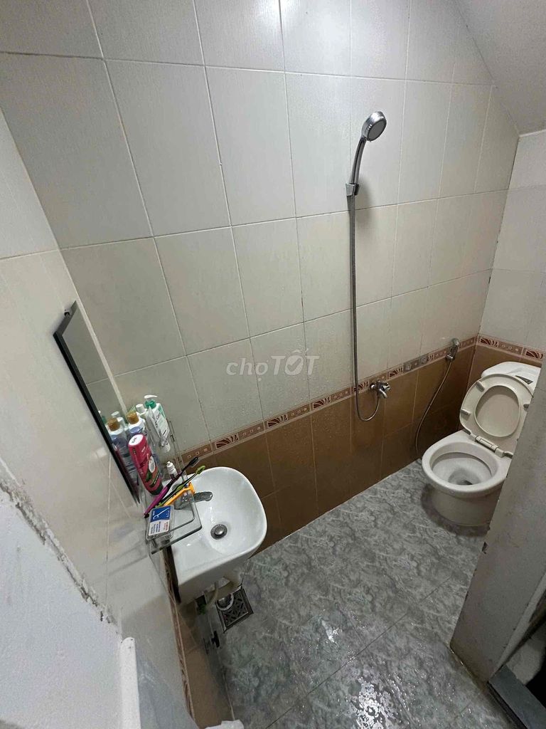 It's the owner who rented the apartment where the cold machine is ready.
