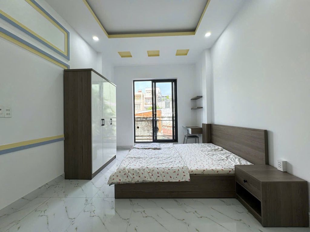 The balcony apartment, near Mrs. C understand, the full interior.