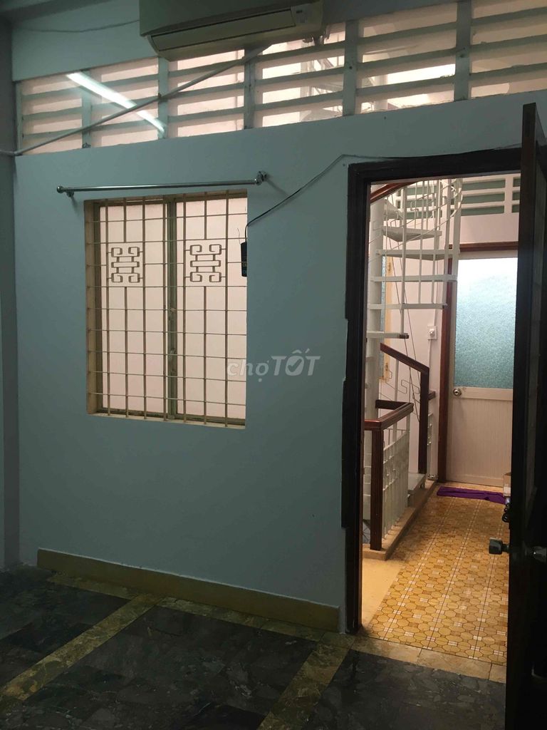 A cheap escape room.