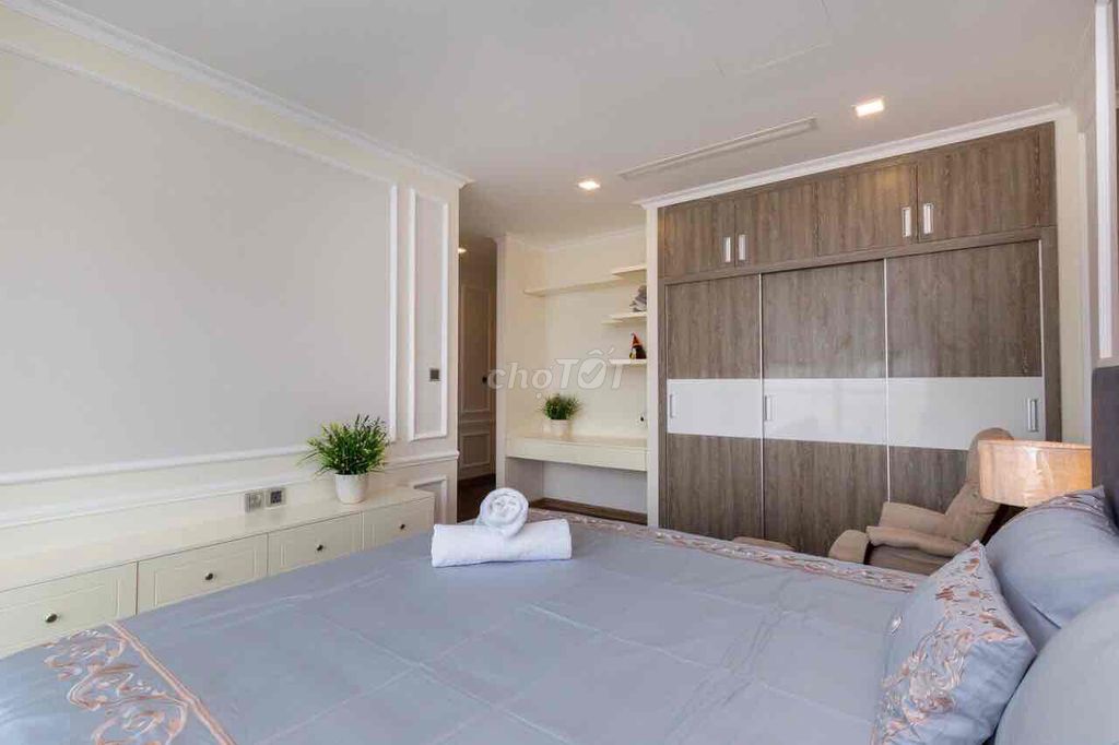 Rent on Vinhomes Central Park 1-4 for the apartment vip.