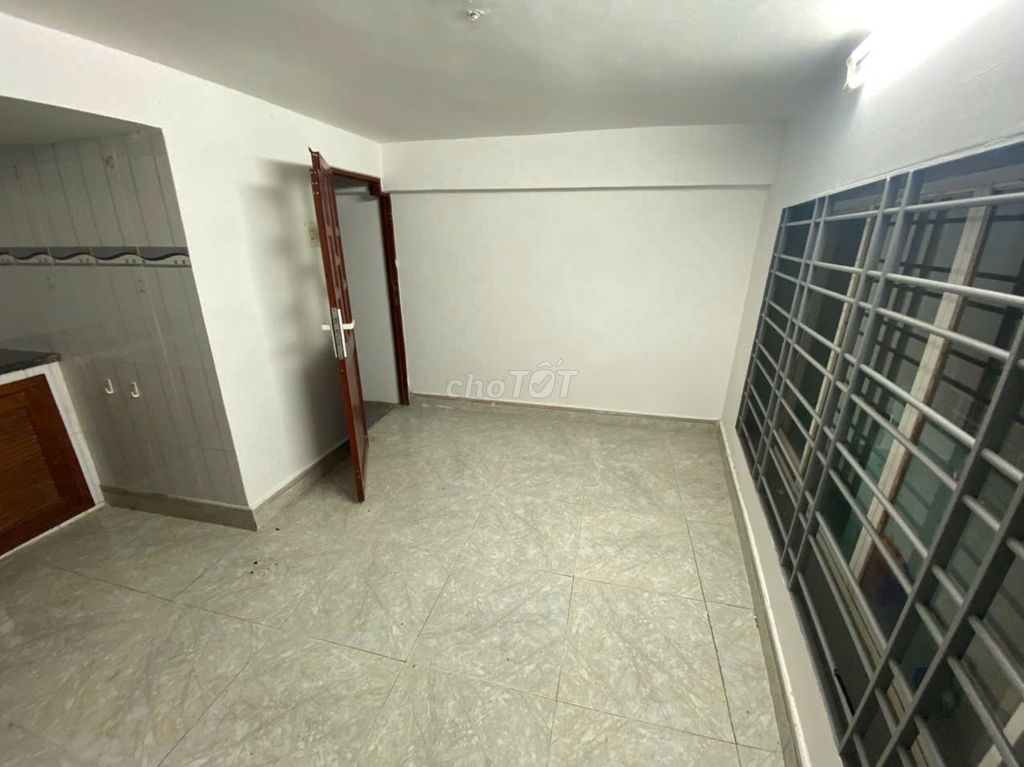 New building room 5-- from 2 million ENYA near the medical university, professor, kran