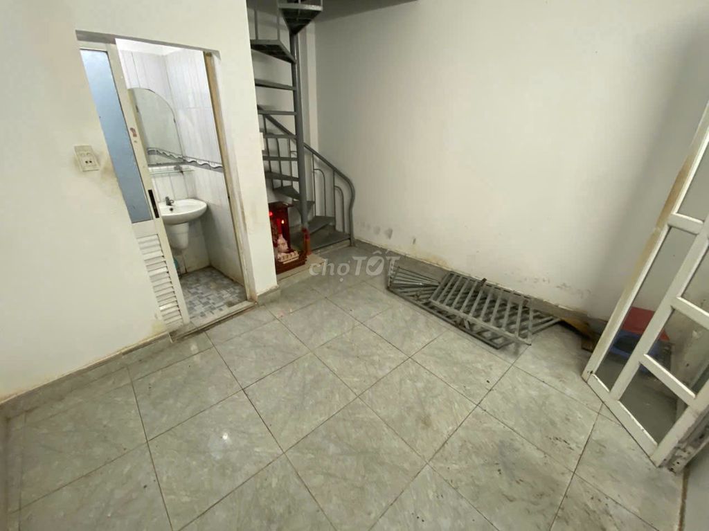 New building room 5-- from 2 million ENYA near the medical university, professor, kran