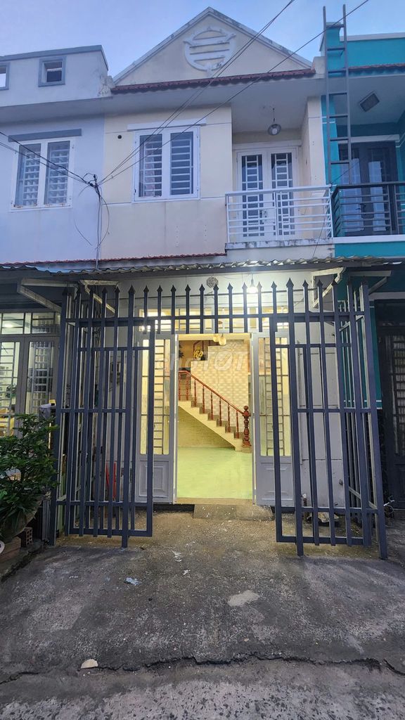 It's the owner of the new original house - Xuân Thới Sơn