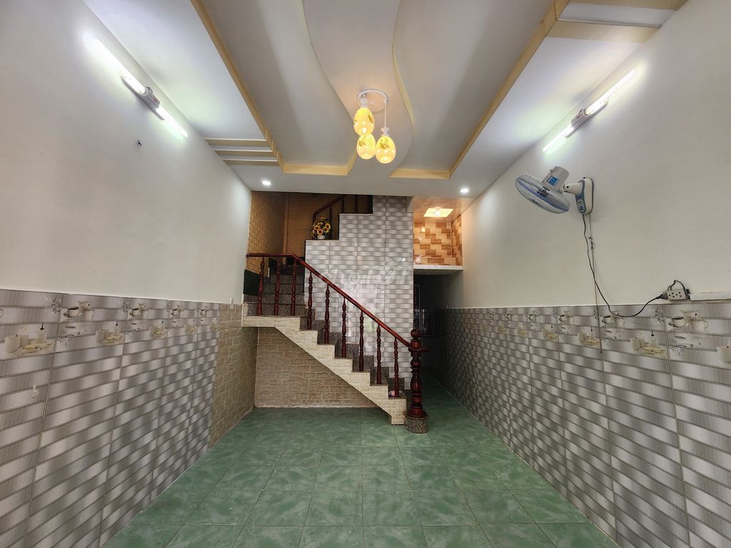 It's the owner of the new original house - Xuân Thới Sơn