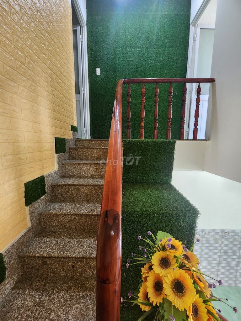 It's the owner of the new original house - Xuân Thới Sơn