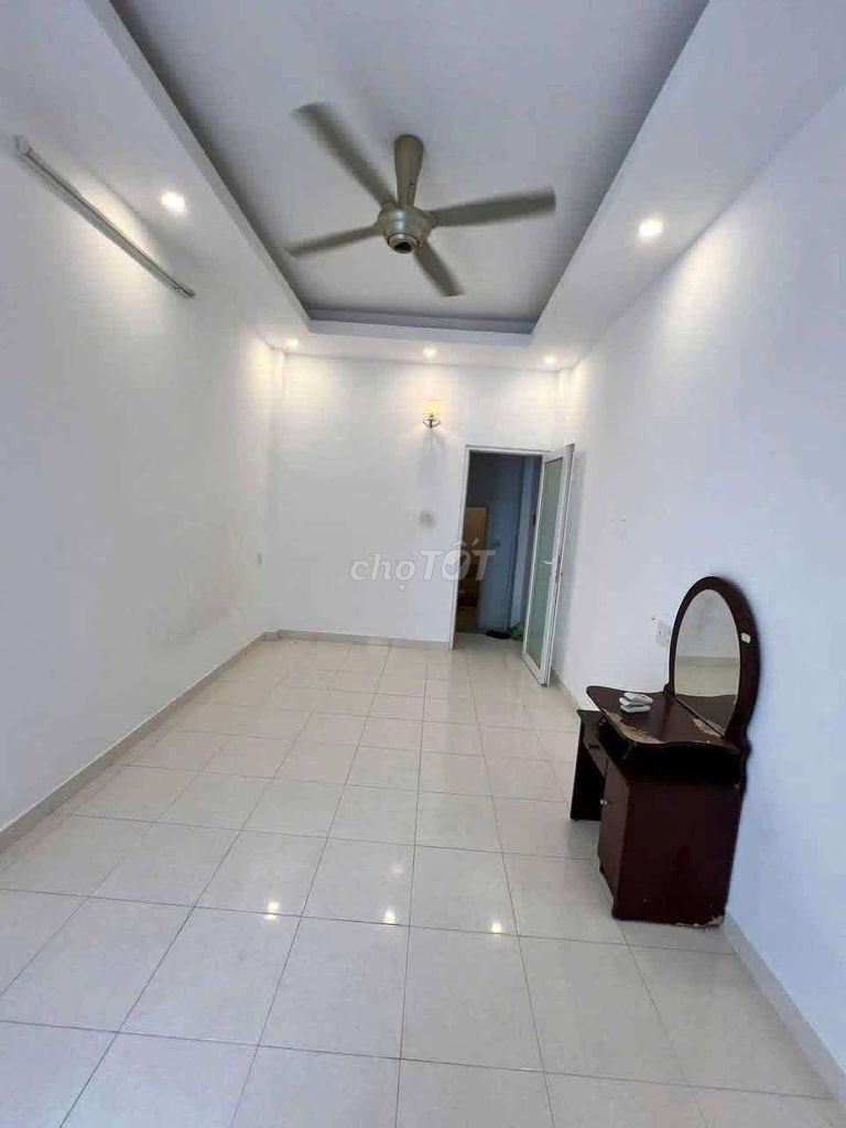 19 million cash. 3.5-514 M, 4 bedrooms 4 Nguyễn Trọng Tuyển toilets.