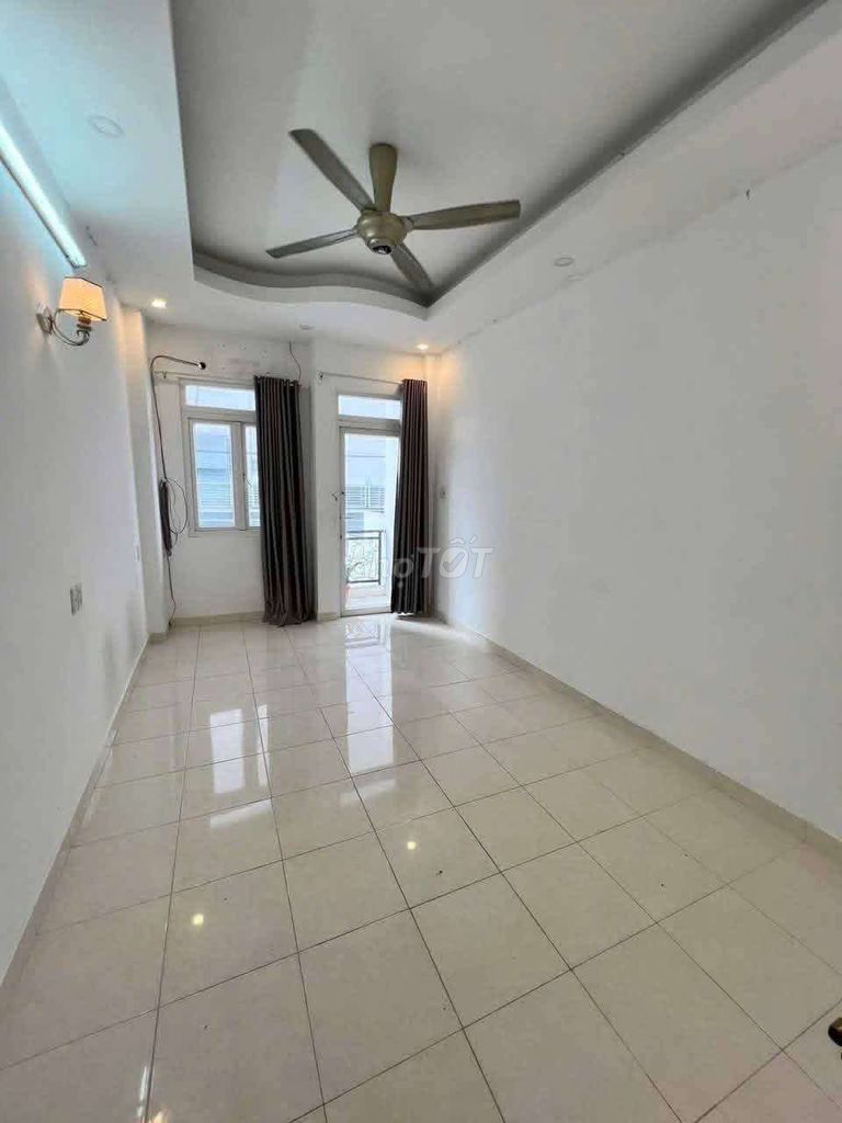 19 million cash. 3.5-514 M, 4 bedrooms 4 Nguyễn Trọng Tuyển toilets.