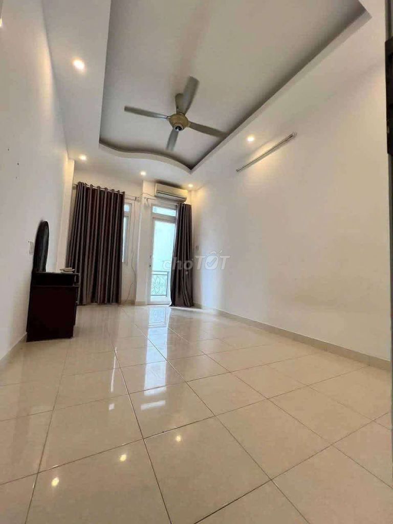 19 million cash. 3.5-514 M, 4 bedrooms 4 Nguyễn Trọng Tuyển toilets.