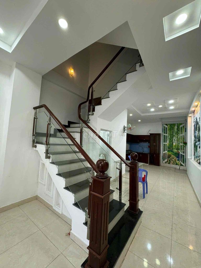 The house has two-story car yard with air conditioning near the top of District 9