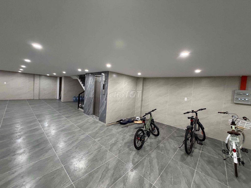 7 x21-1 vault 4-story elevator plus air conditioning.