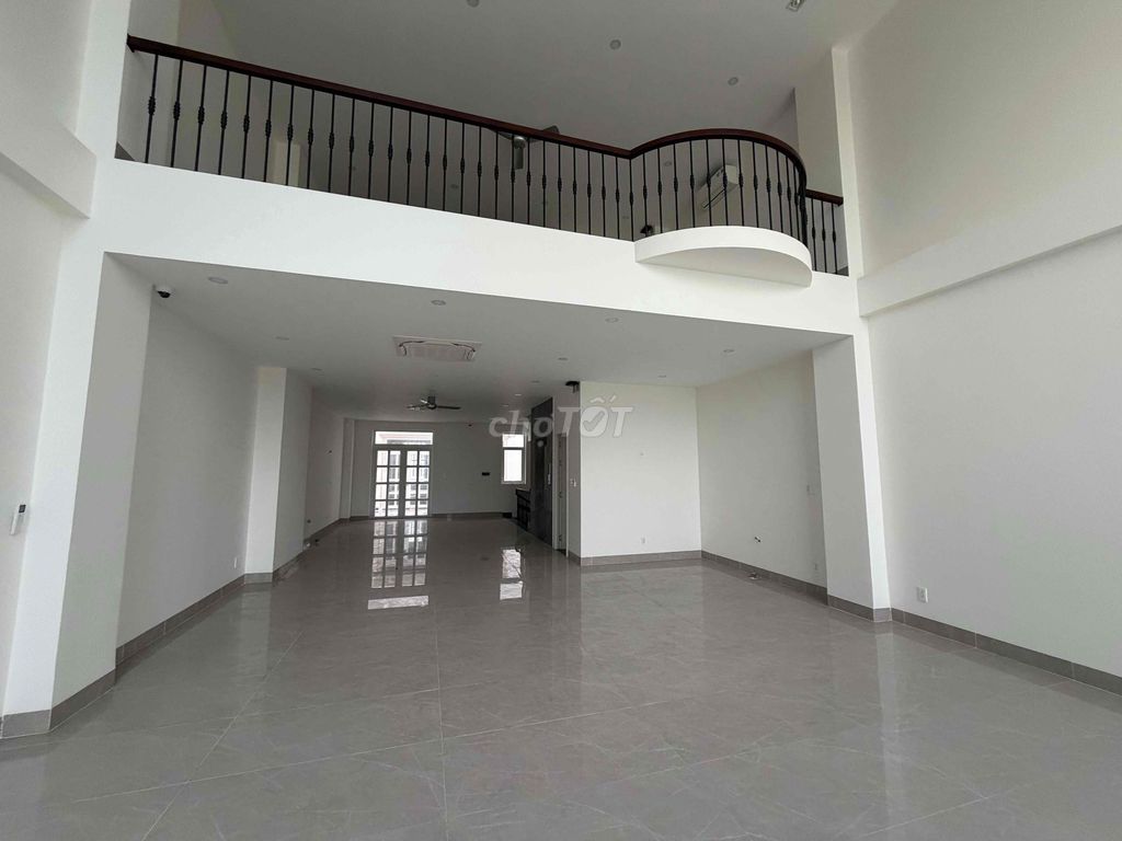 7 x21-1 vault 4-story elevator plus air conditioning.