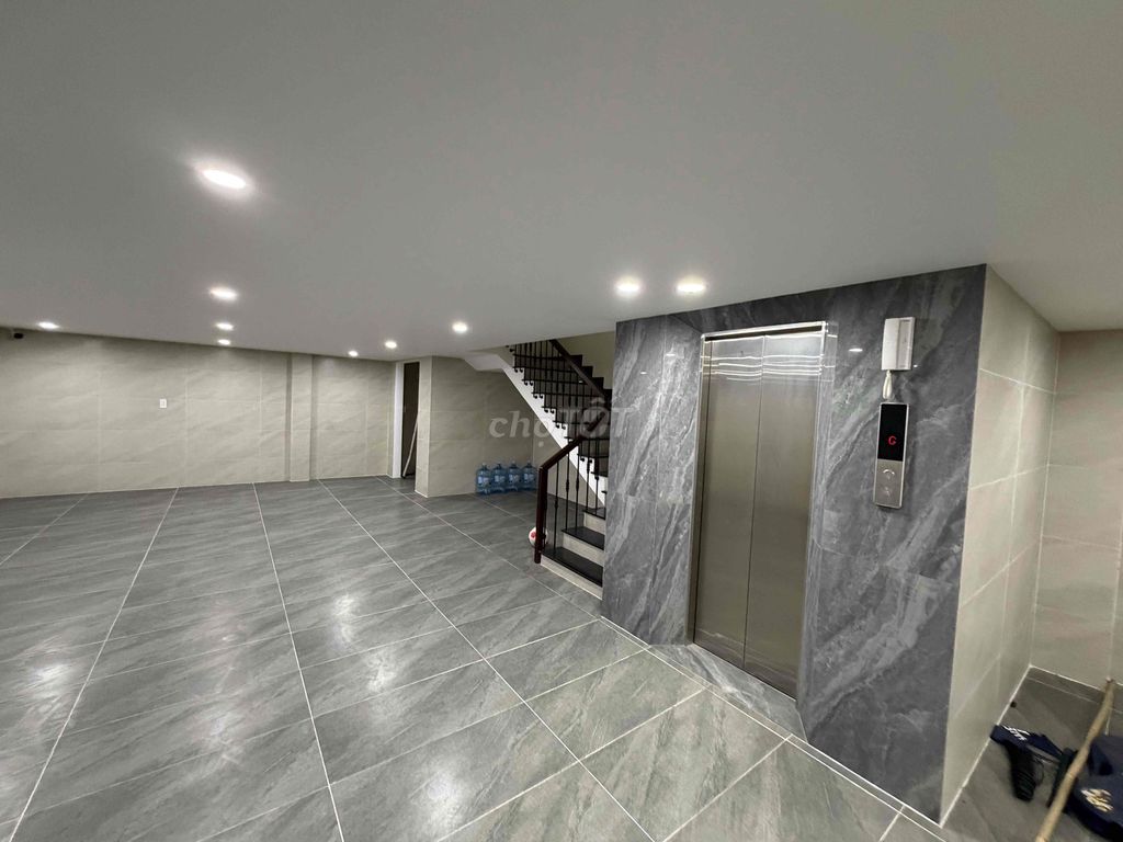 7 x21-1 vault 4-story elevator plus air conditioning.
